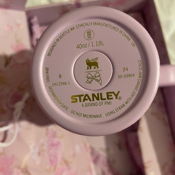 Stanley X Love Shack Fancy Quencher Happy Thoughts H2.0 Tumbler 40 oz Purple - Picture 2 of 4